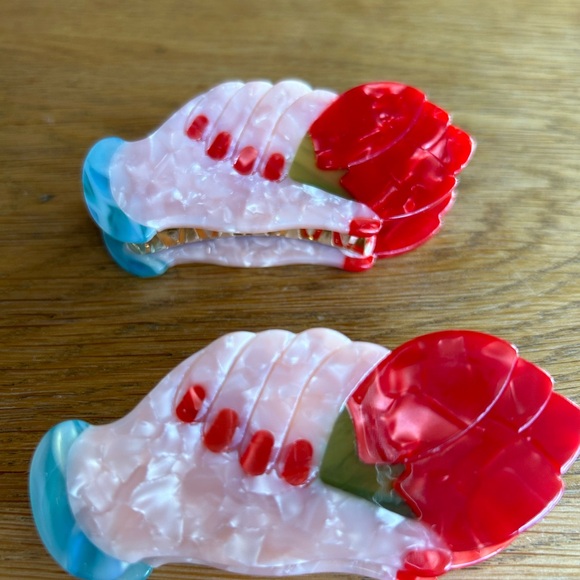 Set Hand holding a rose hair clip. Claw Clip 3.5 in, Acetate. Hair Accessory/New - Picture 5 of 5